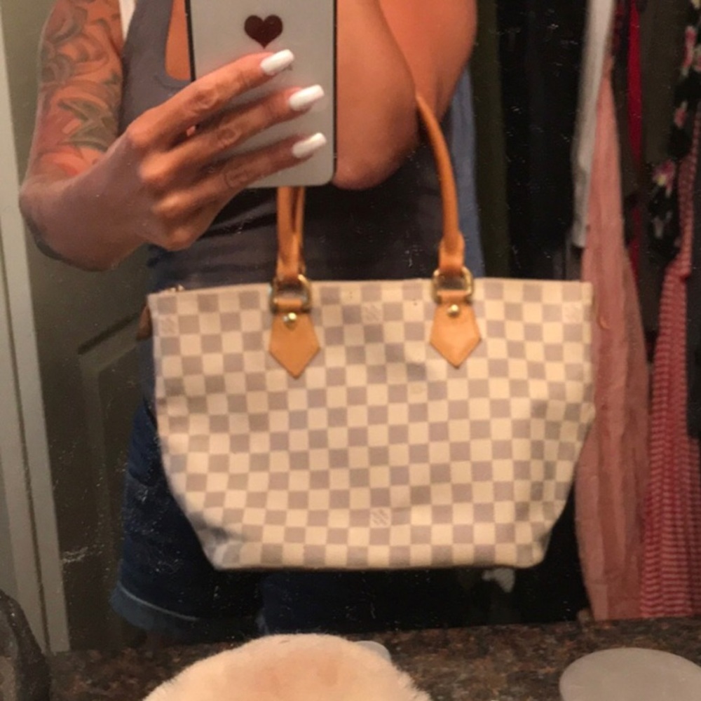 Louis Vuitton AUTHENTIC used date code inside!!! - Picture 2 of 8